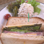 カフェ フロインドリーブ - 木曜日のペッパーハム＆チーズサンド