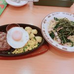 サイゼリヤ - ハンバーグとほうれん草のスパゲティ