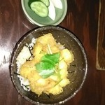 蕎麦人 秋 - ミニかき揚げ丼、ご飯少な目と漬物