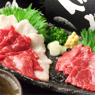 The melting texture is irresistible! Enjoy rare horse sashimi to your heart's content!