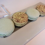 ベージュ アラン・デュカス 東京 - 自家製マカロン