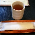 お茶とお手拭き