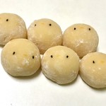 ひよこ餅   1個税込130円    3個税込380円