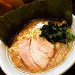 家系ラーメン ジェット家 - ラーメン中盛麺固めトッピング海苔