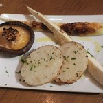 ブラーチェ・エ・ヴィーノ・ジジーノ - 野菜焼き盛り合わせ二人前、最初の三品、椎茸、マコモダケ、長芋