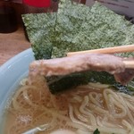 横浜ラーメン 武蔵家  - チャーシューの厚さ