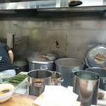 横浜ラーメン 武蔵家  - 厨房