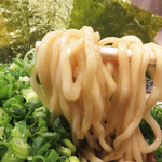 三代目無邪気 - 太めの麺はカタで頼むとムチムチ食感を楽しめます。