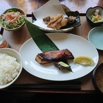 野ノ花 - カンパチ柚庵焼きと飛び魚唐揚げ御膳（1,280円・税込）