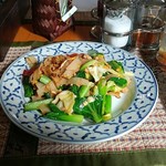 カノックワン - 太麺の野菜香草炒めです