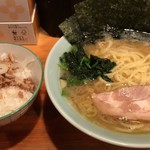 らーめん家 政 - 今月のクーポンはチャーシューご飯と良く混ぜないと辛いよ