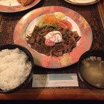 ウイング - 宴会で食べ放題のご飯と味噌汁（メインはしょうが焼き）