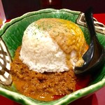 くにまつ＋武蔵坊 - “シンガポールなすカレー”のサイドビュー。