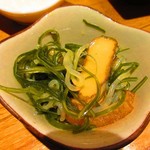 Kushiyaki Yakiton Tongarashi - 切り昆布煮