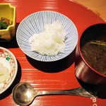 肉屋 雪月花 NAGOYA - ご飯、味噌汁、牛肉しぐれ煮、漬物