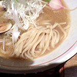 麺と心 7 - 蛤白湯ラーメン（2018年3月）（麺のアップ）