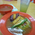 Country Homes Hakka Yong Tau Foo - 料理写真:釀豆腐は全て1つRM1.4、スッキリした甘さの甘庶水（さとうきびジュース）RM2.50