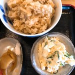 手作りめん処 生房 - 炊き込みご飯、ポテサラ、煮物