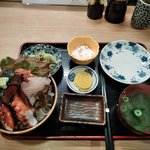 清鮨 - 海鮮丼（小鉢，サラダ，味噌汁付）