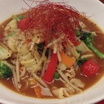 ビーダブリュー カフェ - 春野菜と豚バラ肉のスープカレー蕎麦（季節限定）