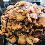 芳味亭 - 炭火焼きチキン丼W大盛り(ごはん、おかず大盛り) 【料理】