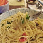 茶寮 博多小町 - 本場イタリア産のパスタ麺を使い塩分控えめで赤唐辛子や野菜は全て九州か北海道産の食材を使い仕上げた自慢のパスタです。
            