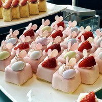 DINING & BAR TABLE 9 TOKYO - うさぎに見立てた苺のムース＠いちごミルクムースはマシュマロみたいにふんわり柔らかい