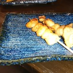 炭火焼鳥 鶏拓 - 盛り合わせの一品、皮とヒップ