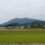 Jikaseimen Nanashi - 駐車場から紫峰
