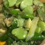 レブレ - そら豆とアスパラとアボカドのサラダ。