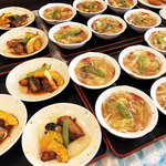 遊食倶楽部トークレスト - お好きなお惣菜をお選びください