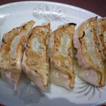 中華菜館　チャオ - 餃子の拡大画像。（中国系の餃子的お味です。おいしいですよ。）