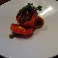 やさいの王様 銀座店 - 丸ごとパプリカのハンバーグ