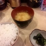 はなはな - ご飯、味噌汁、漬物