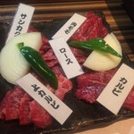 肉屋 HOT48 - 塩かタレかで選べる無限ループプレート