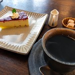 四つ葉apart - フランボワーズとマスカルポーネのチーズケーキ＆コーヒー