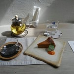 草花茶とコーヒーチーズケーキ