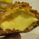 スイーツガーデン ユウジアジキ - シュークリーム断面