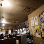 まるきいず - 広い店内