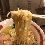 まるは BEYOND - 麺持ち上げ