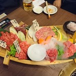 焼肉鶴亀堂 - お肉の舟盛り。5980円。