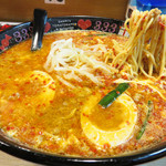 元祖トマトラーメン 三味 - 辛麺半熟煮卵のせ840円＋大辛100円。 