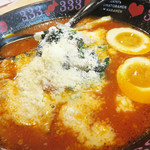 元祖トマトラーメン 三味 - 基本の『元祖トマトラーメン』は680円。 こちらは『トマトラーメン半熟煮卵のせ』800円です。