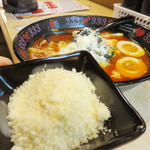 元祖トマトラーメン 三味 - 映画の当日半券で粉チーズがサービスになります。