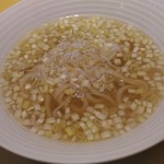 麻布長江 香福筳 - 黄ニラシラス塩スープ麺