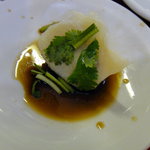 餃子の店 蘭州 - 香菜のせ水餃子を香酢でいただく（201.1.6）