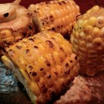興 - 「焼きとうもろこし」：醤油でキリリと焼き上げた、甘すぎないとうもろこし。