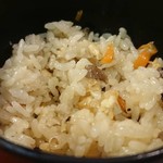 手造りうどん 楽々 - かやくご飯も人気で売り切れますよ(◎-◎;)