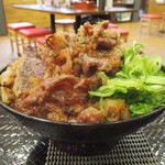 カルビ丼とスン豆腐専門店 韓丼 - カルビ丼 大盛り 800円 + 肉大盛り150円 ＝ 950円（税込）。　　　　　　2018.04.06