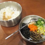 カルビ丼とスン豆腐専門店 韓丼 - ビビンバ 630円（税込）。　　　　　　　　　　　　2018.04.06